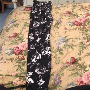 Legging army 14-20 size Plus one size NWT Floral Extremely Soft Host Pick